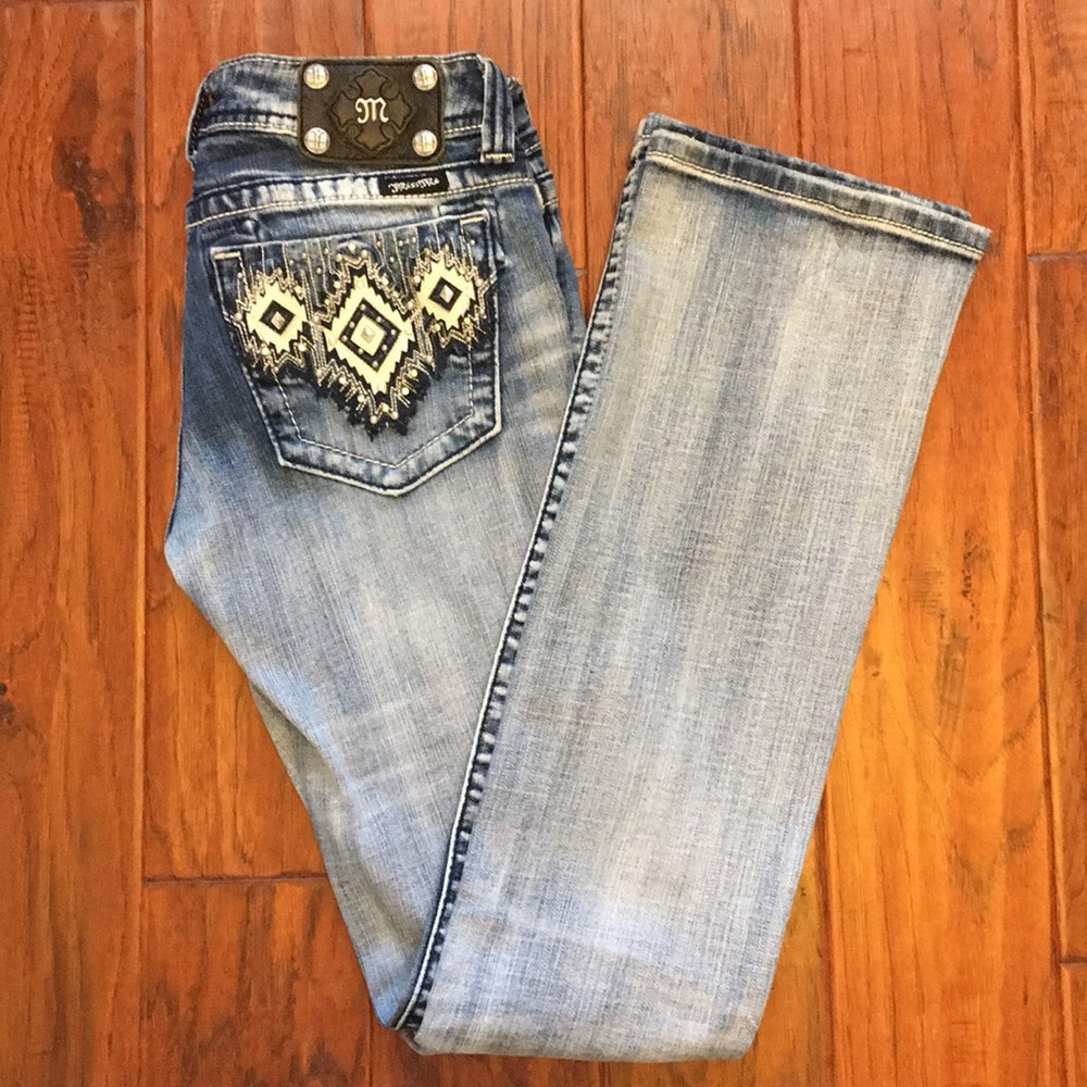 Like new! Light wash, Miss Me jeans size 28.